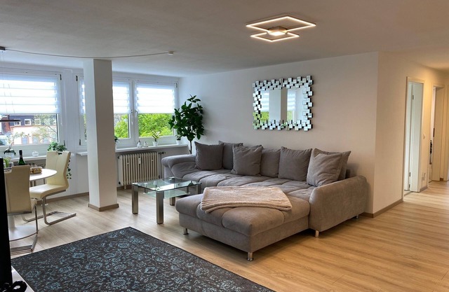KL40: New, fully furnished 3-bed apart. located in the heart of Kaiserslautern.