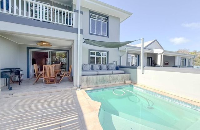 Kloof Gardens: Pool & Braai with Lagoon Views
