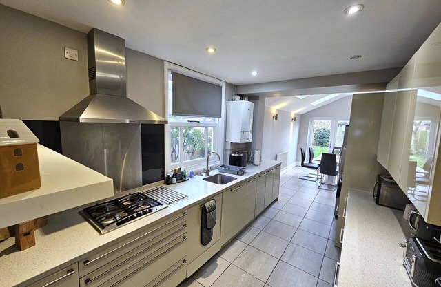 Knighton Villa by JensenLet SA