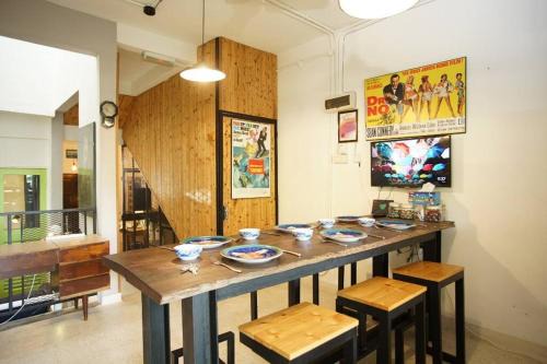 Knocknock 70s Home, 5R5B Jonker Parking Netflix KTV Coway BBQ