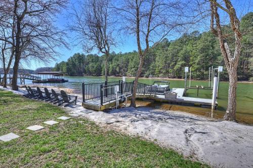 Knotty Pines by AvantStay Lake Views Renovated