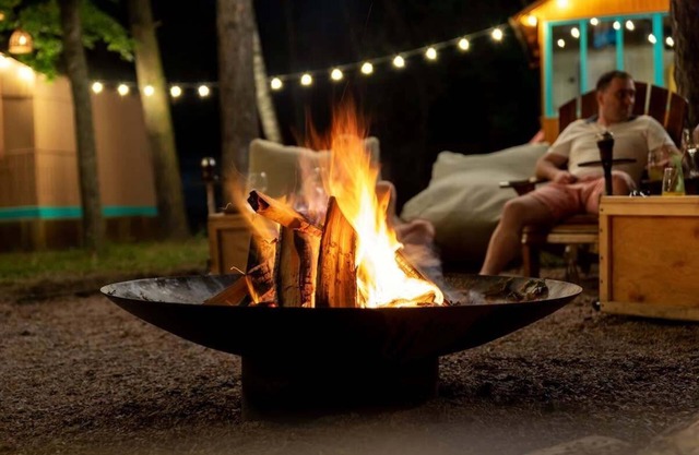 Knotty Whale: Firepit~Games~PetsOK~Beach & Frwy close