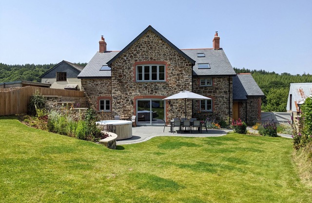 KNOWLE HOUSE, family friendly, luxury holiday cottage in Okehampton