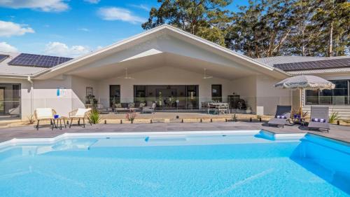 Koala Lane - Family, Pool, Sleeps 10, Luxe