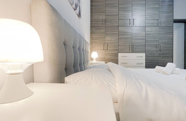 Kodrigktonos Central 77sqm apt in Viktoria