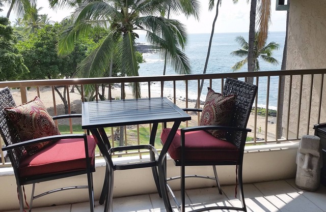 Kona Reef Beachfront/Top Floor/Air Con/Free WiFi/Walk to Town