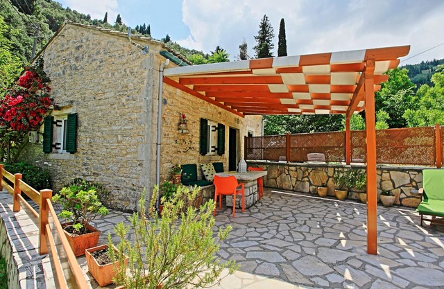Korinas Cottage: Tranquil stone cottage, a breath away from Agni beach