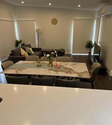 KozyGuru Greenvale 5 Bedroom Holiday Home