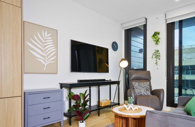 KozyGuru | Moonee Ponds | Modern 1 Bed Apt Parking
