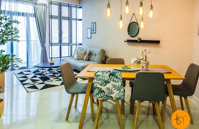 Kuala Lumpur KLCC Stylish & Comfy | 5★ Location, Netflix, Pool + Gym 03