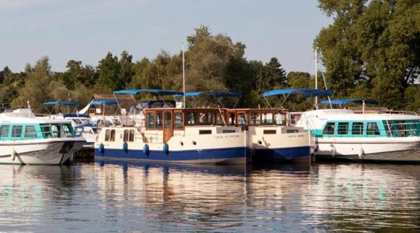 KUHNLE-TOURS Schlafen im Hafen