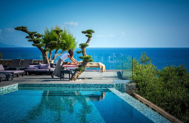 Kymothoe Elite Suites