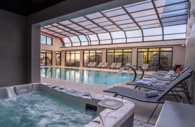 Kyriad Prestige Lyon Est - Saint Priest Eurexpo Hotel and SPA