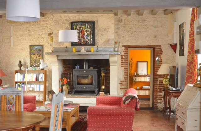 L'Abeillère - near the Manoir de Courboyer