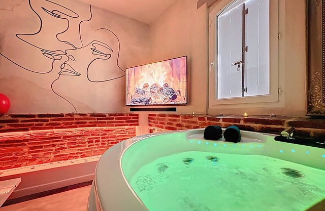 L'Antre vue - jacuzzi at the château