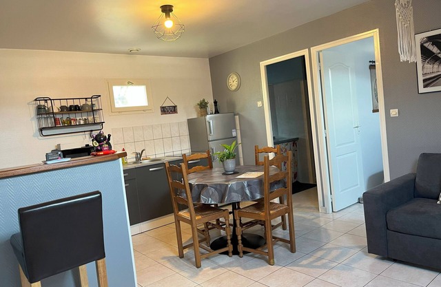 L'Arbre de Vy, T2 42m2 detached, sleeps 5, garage, near train station