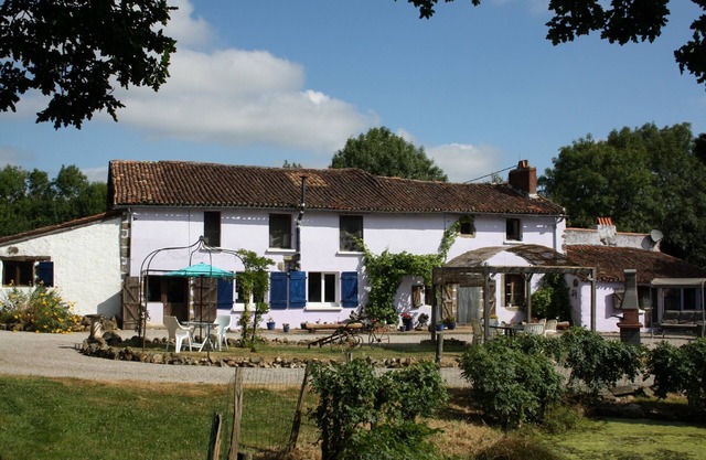 L'Ecurie (1 Bedroom, Sleeps 2) is 1 of 2 gites in 16thC farmhouse with Pool