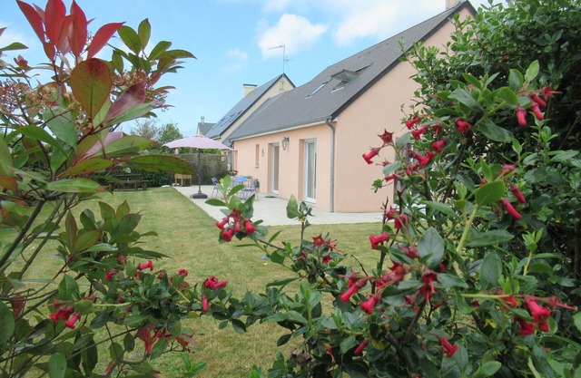 L'HIPPOCAMPE Bright house with garden near beach