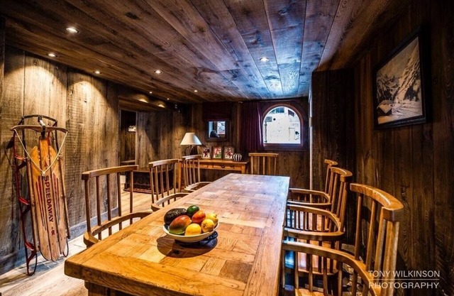 L'Illaz - Luxury 4-bedroom apartment with log fire in the centre of Val d'Isere