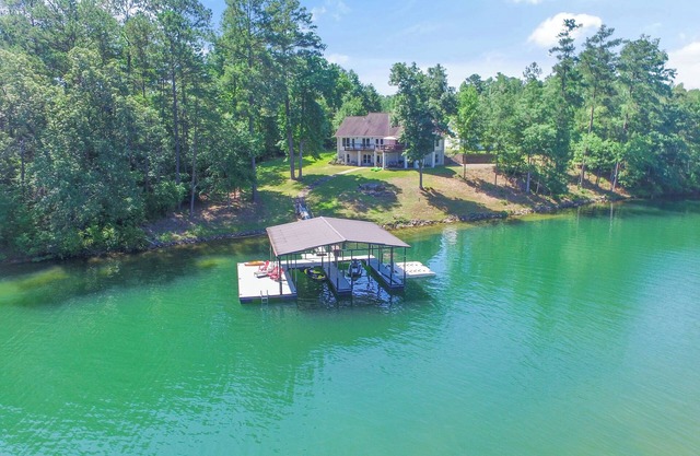 L&L Lodge: 6 BR, 5 BA in Double Springs, Sleeps 15