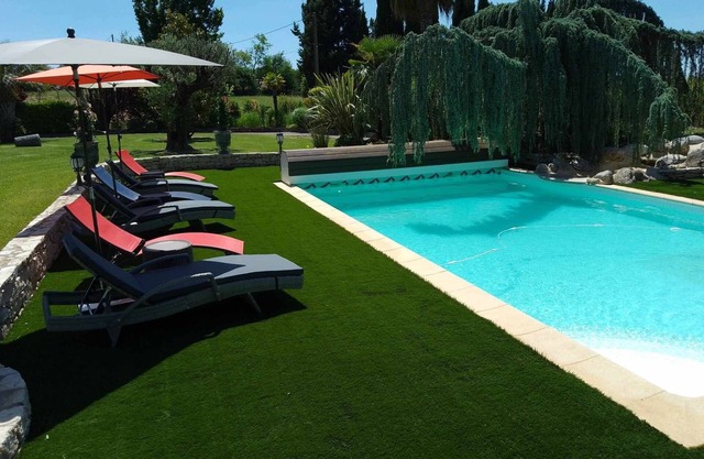 L'OASIS DE BOISSET : MAS 5*, 3 min from Anduze, private heated SWIMMING POOL, 16 people