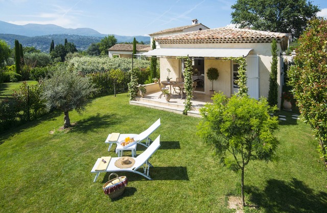 "L'Olivaie side Garden"