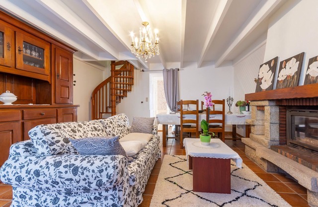 L'Orchidée - Two Bedroom House, Sleeps 6