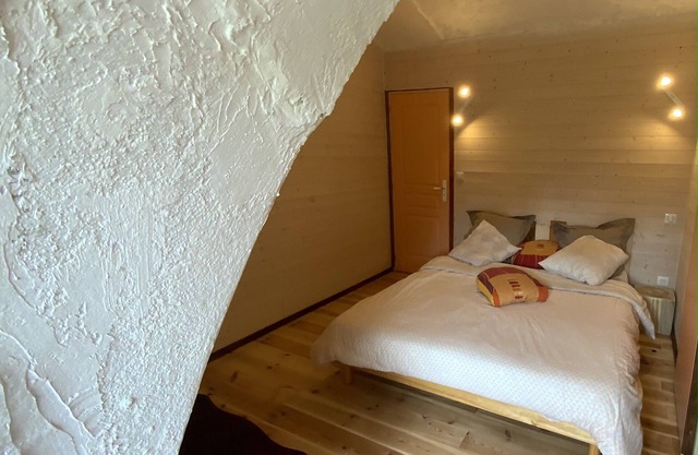L'Oustaliere, Chambre CÉLINE, spa and sauna access