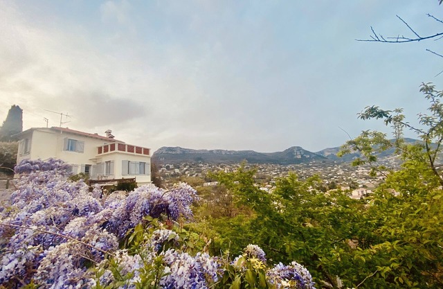 L'Oustalou - House with garden just a stone's throw from the historic town centre