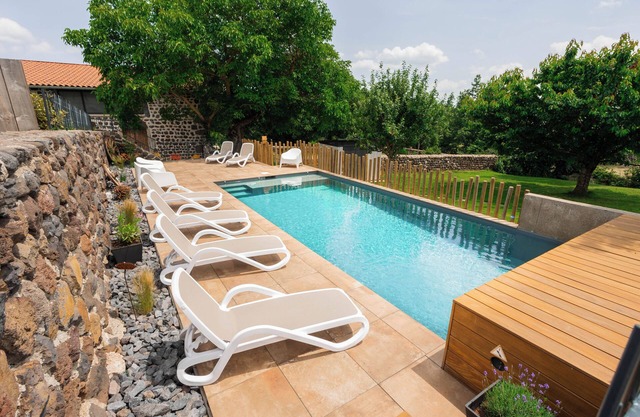 La Bâtisse de Lucien * Swimming pool & Spa for 15 people