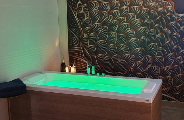 La Bulle d'Or-House-Deluxe-Whirlpool bath-Garden view