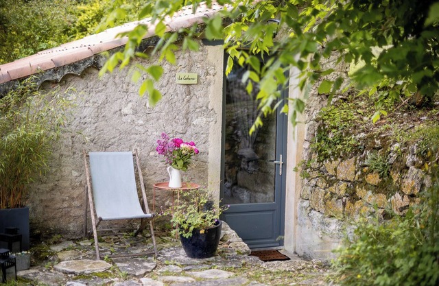 La Cabane, charming and unusual, swimming pool, for lovers of peace and nature