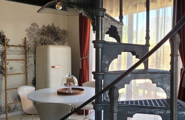 La Cabane des Salines near the sea and salt marshes. Ideal family of 5 people