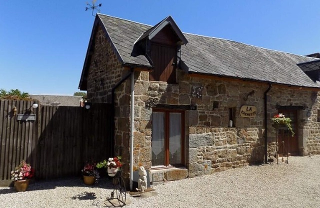 La Cachette (The Hideaway) Stone Gite