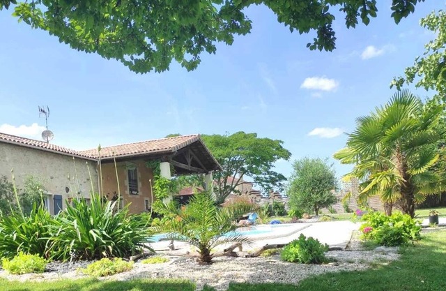 La Casa Bonheur with heated and private swimming pool