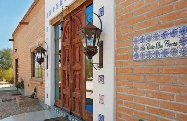 La Casa Que Canta " The House That Sings"