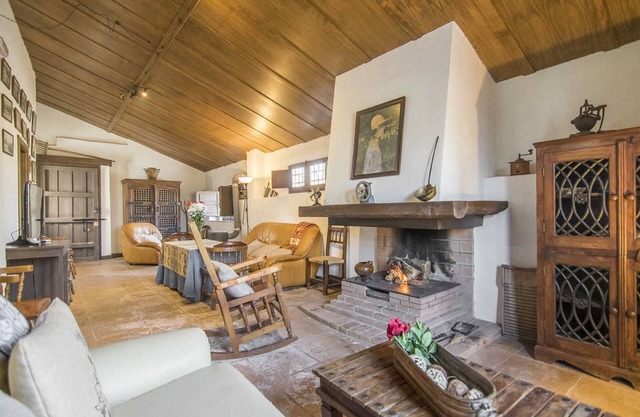 LA CASILLA, Beautiful Andalusian Cortijo with charm, totally restored for 7 pax