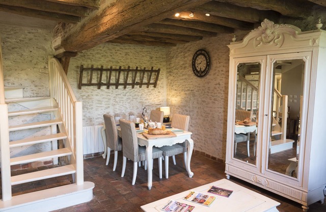 La Chantreille house with character in Oisly