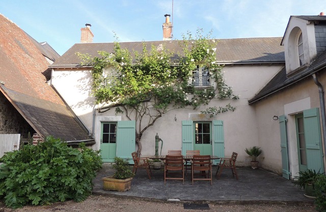LA CLOSERIE DU PRIEURE GRANDE MAISON IN THE HEART OF THE LOIRE CASTLES