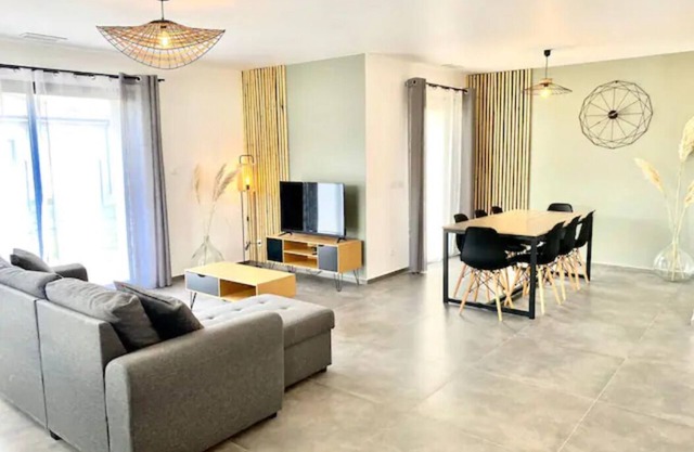 La Contemporaine, 3 bedrooms, 5 minutes from Waligator and Aqualand!