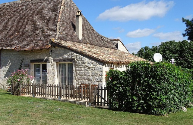 La Crèche, Cottage of 75 m2 for 2 people with swimming pool, large park