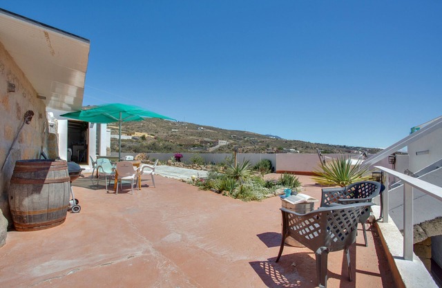 'La Cueva' with Shared Terrace and Shared Garden