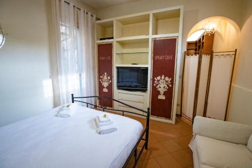 La Dimora delle Emozioni - Il Fascino del Centro Storico e L'adrenalina dell'Autodromo