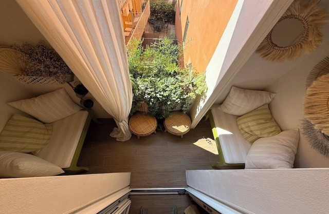 LA DOLCE VITA Charming, Luxurious 2 Bedrooms 2 Bathrooms with cosy Balcony
