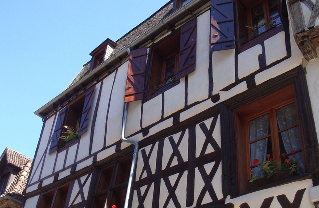 La Dordogne, charming apt. in centre of medieval village, easy walk to the river