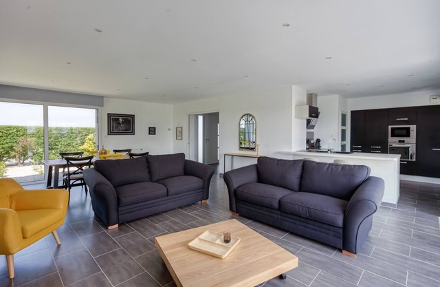 La Fauconnière - Three Bedroom House, Sleeps 6