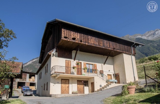 LA Ferme DU Mont Charvin