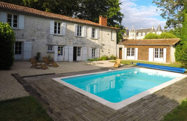 La Forêt Cottage at Château de Bourneau with private swimming pool & garden