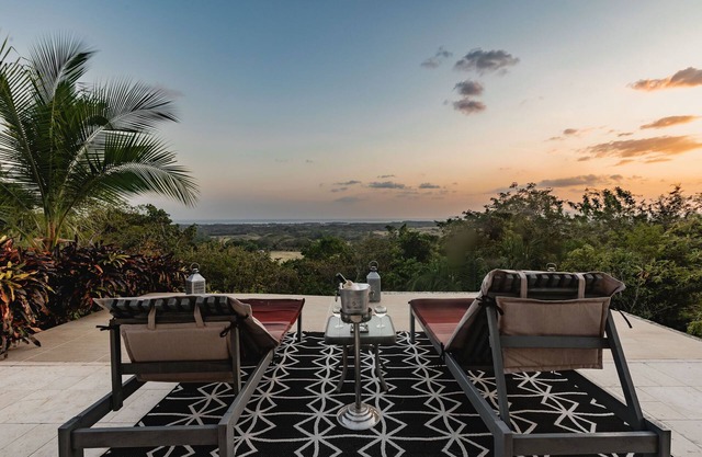 La Hacienda Eye of Water Rural Luxury Home /13 Acres of privacy