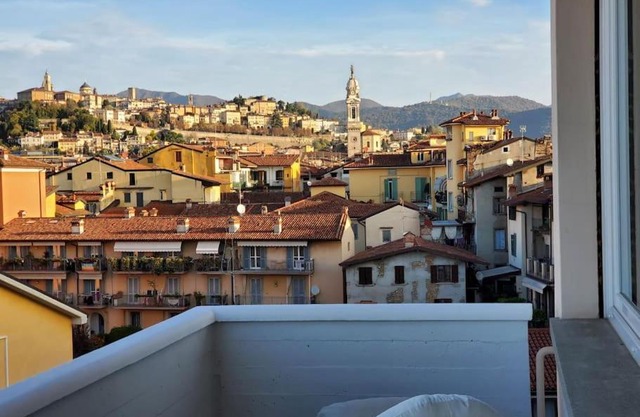 "La mè cá" Intero appartamento in centro con vista sui colli